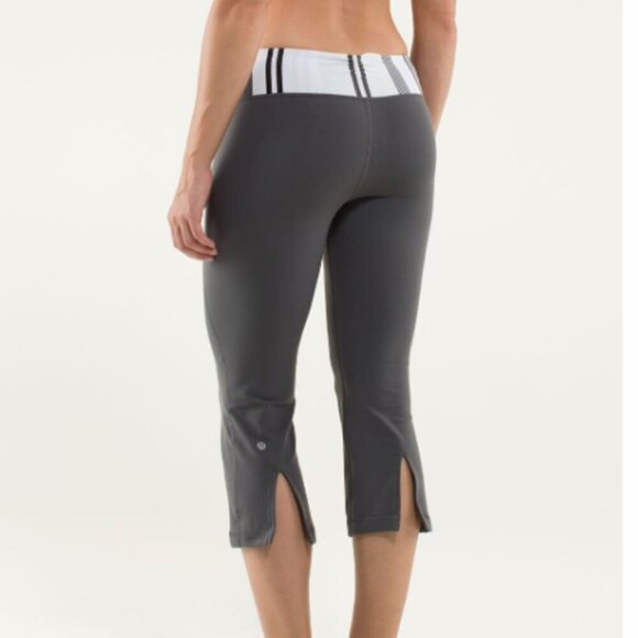 EC Lululemon Gather & Crow Crop - Soot Light / Groovy Stripe Nimbus - Size 8 - Picture 1 of 5